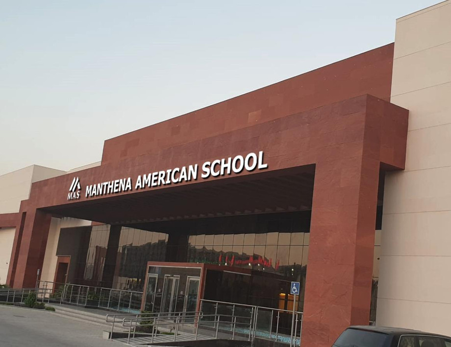 manthenaamericanschoodubaiuaefrontimage.jpg