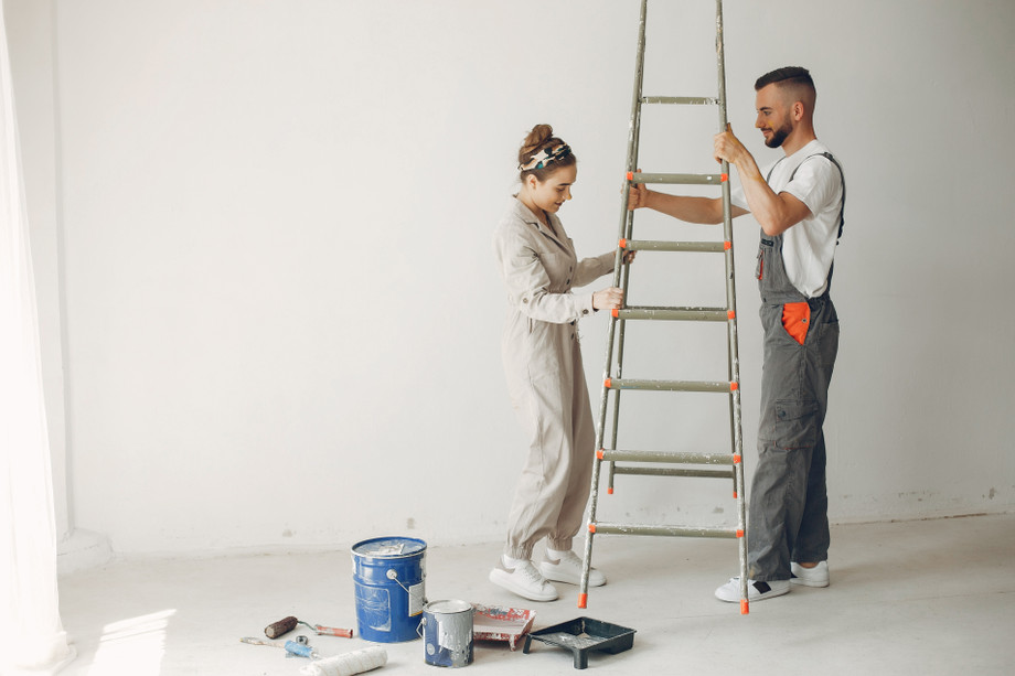 youngcutecouplerepairsroom.jpg