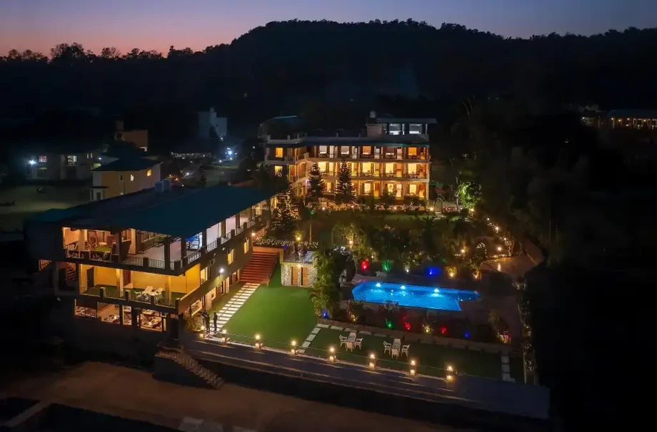 deefellowsresorts.webp