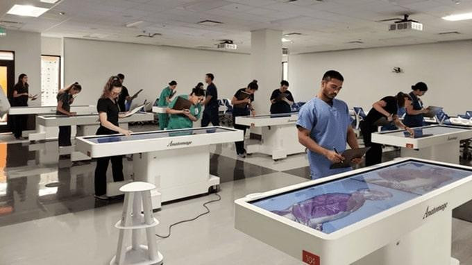 virtualanatomydissectiontablenew.jpg