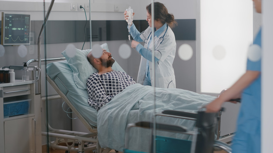 medicalteammonitoringpatientvitalcheckingheartratehelpingwithfluids.jpg