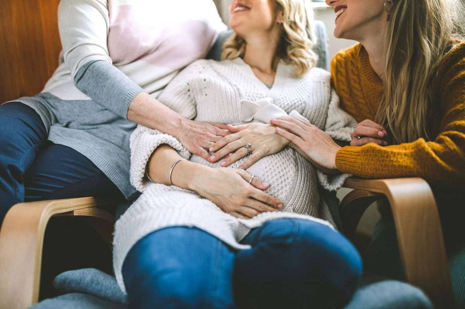 whatitsreallyliketouseapregnancysurrogate_featuremin.jpg
