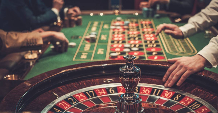 casinosupply319669roulettetableplayersimagea1.jpg