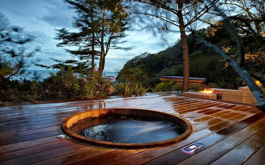 imgi_11_customhottubenclosure1024x640.jpeg