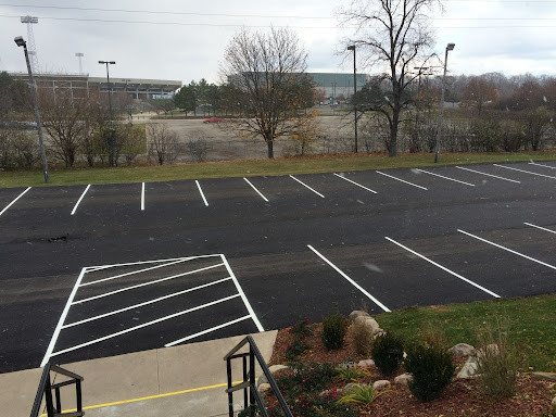 asphaltparkinglotrepairmilfordmi.jpg