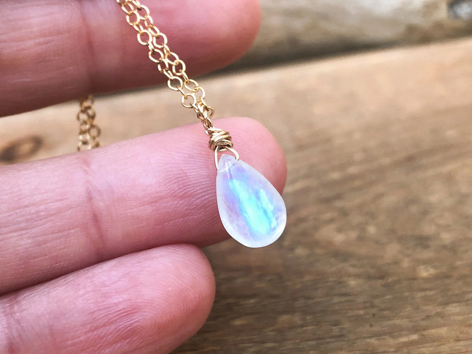 discoveringthehealingpropertiesofjunesbirthstone.jpg