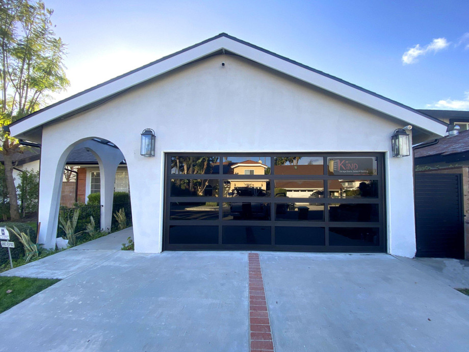 kind4837gaynoraveblackonblacklaminatedglassgaragedoorffullvieworiginal1.jpg