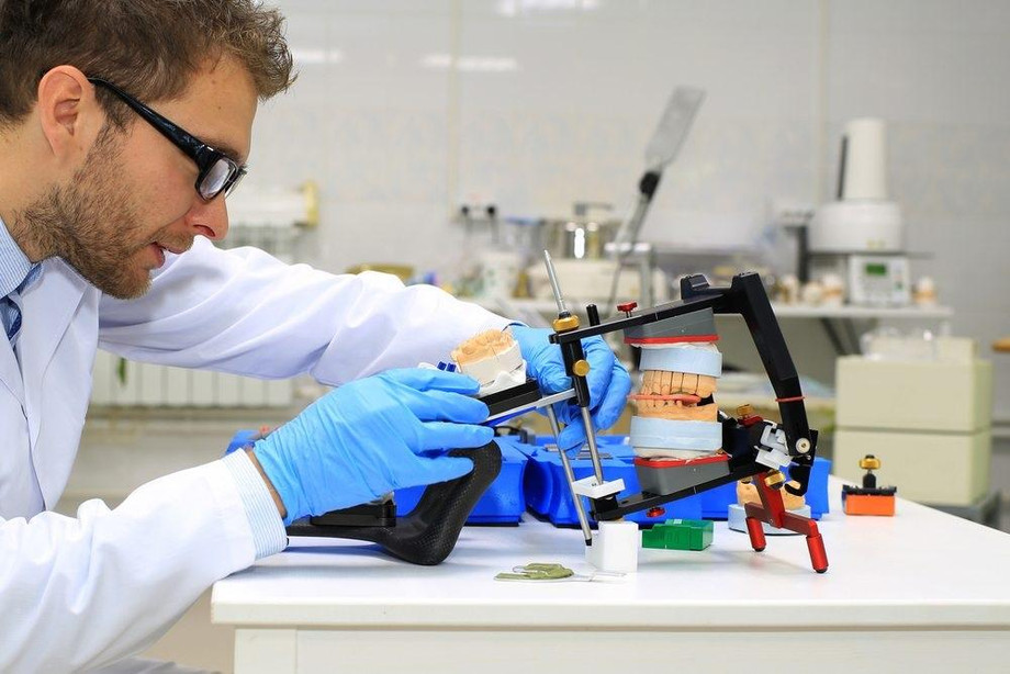 bestdentallabnearmeinnyforqualitydentalservices.jpg