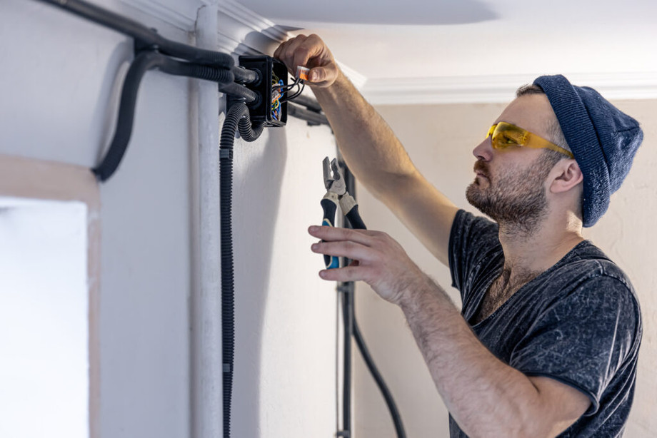electricianismountingelectricsocketswhitewallindoors11024x683.jpg