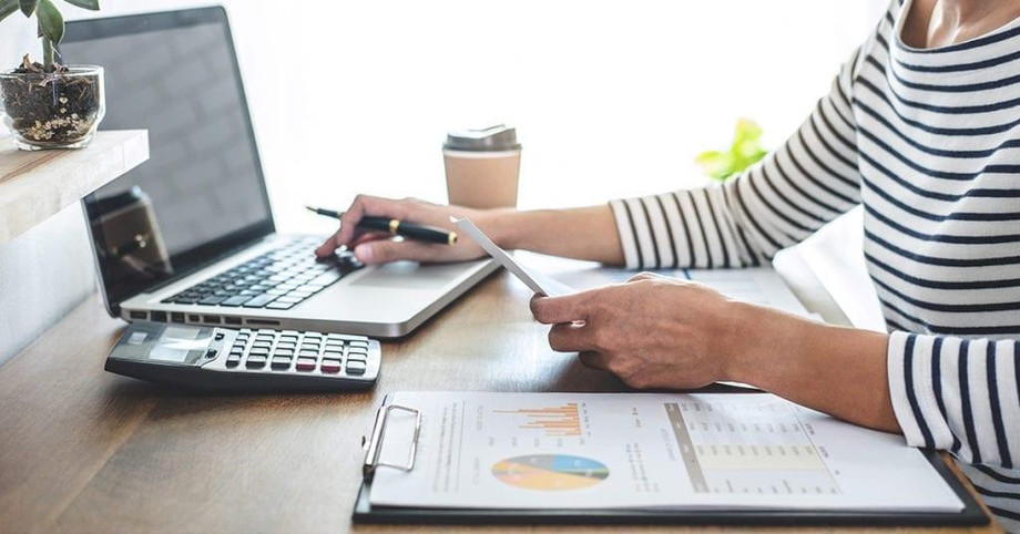 ecommerceaccountingmonthlyvsannualreporting.jpg