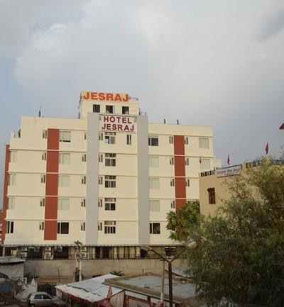 jesrajhotelyouroasisnearsalasartemple.jpg