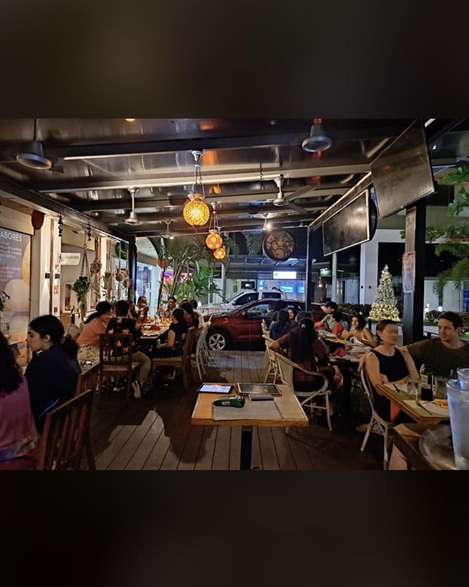 orderindianfoodinmanuelantonioholaindianrestaurants.jpg