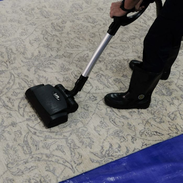 02_carpetprocess_vacuum1.jpg
