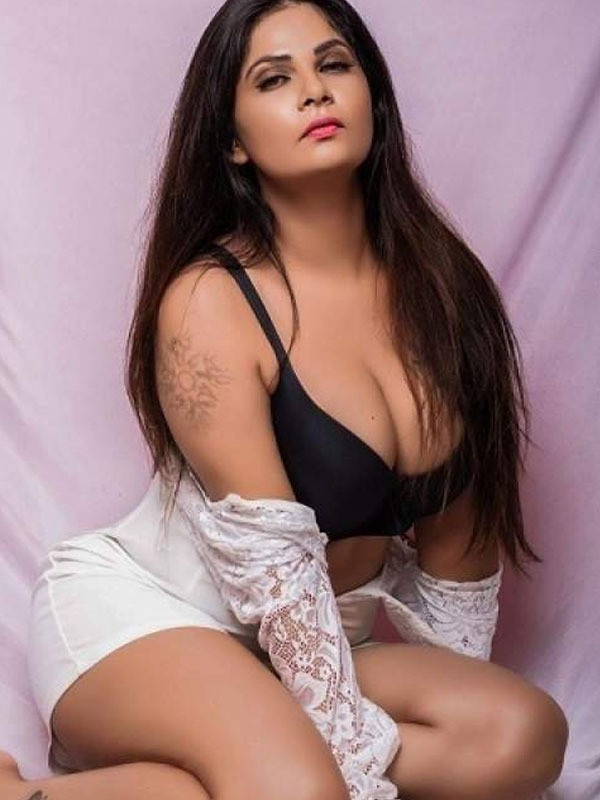 imgi_230_independentgirlcharu.jpg