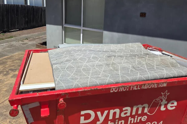 dynamitebinhire7.jpg
