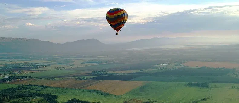 hot_air_ballooning__magaliesberg_near_johannesburg_iag_70_sharpen_scaled_790w.webp