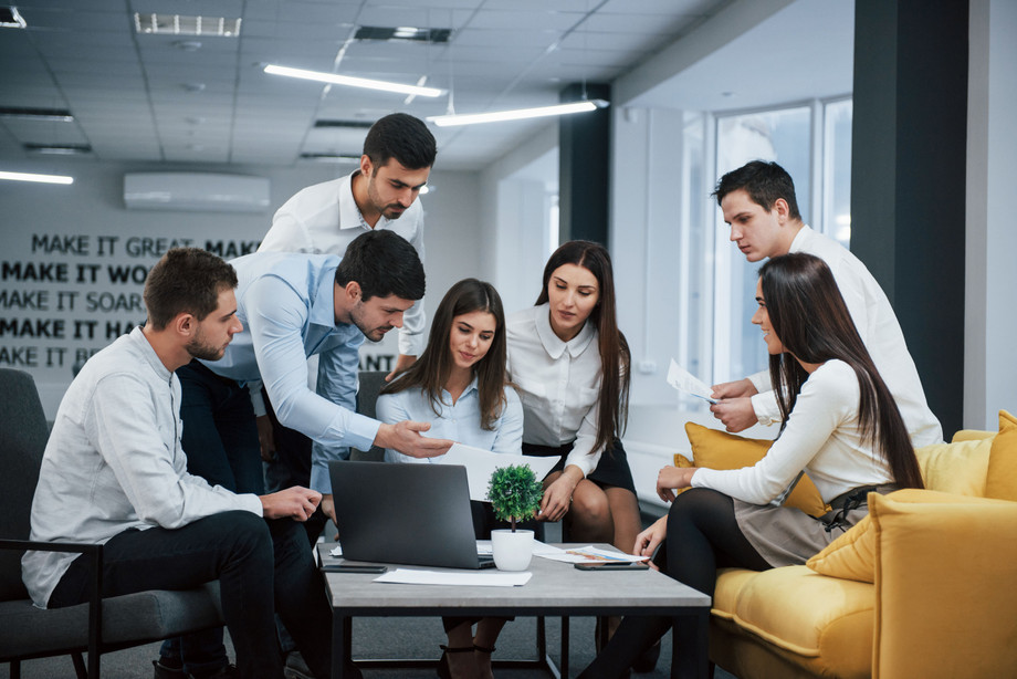 guyshowsdocumentgirlgroupyoungfreelancersofficehaveconversationworking1.jpg