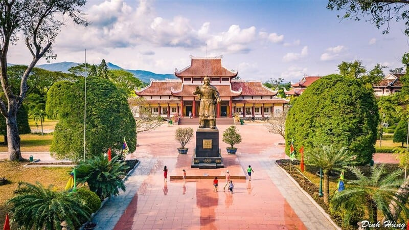 baotangquangtrung.jpg