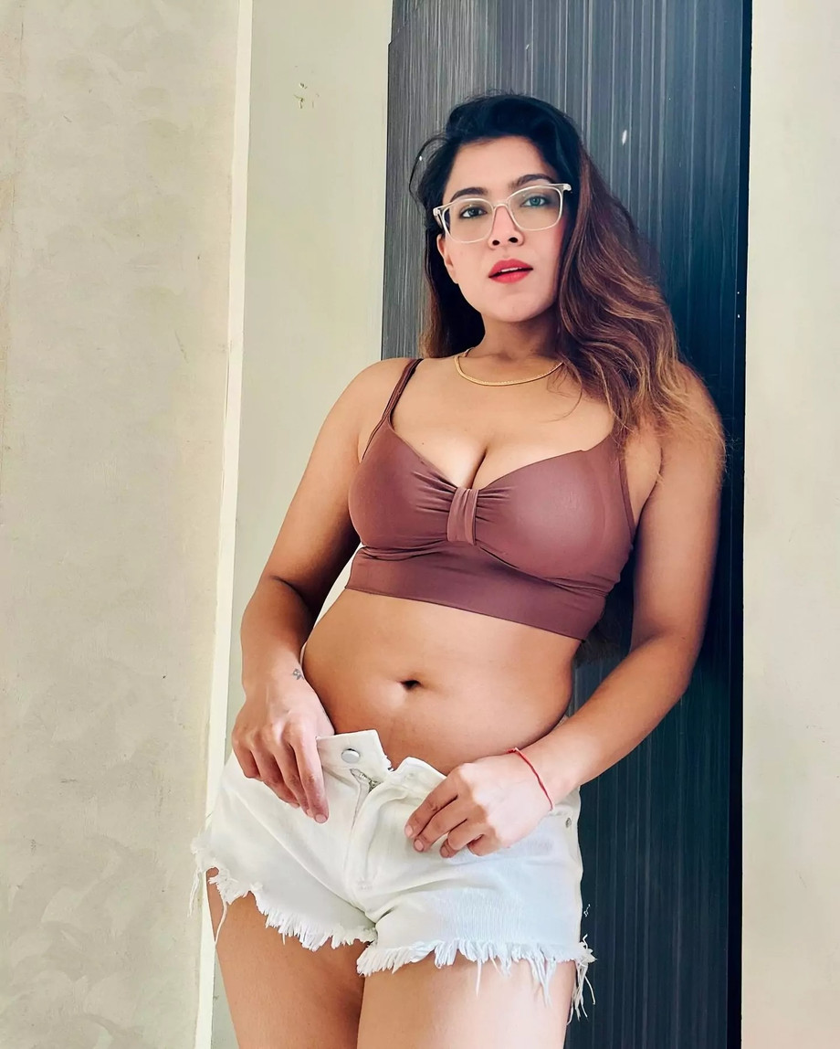 imgi_205_ishachauhanbeautifulbustyahmedabadescortgracefulandflashycallgirl.jpeg
