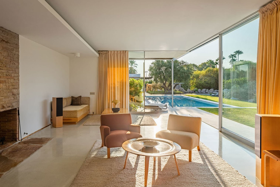 imgi_15_thisistheloungeofrichardnetrakaufmanndeserthouseinpalmsprings.jpg