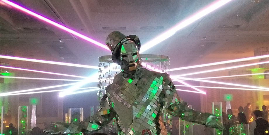 findmirrordancersmiamiforalluringperformanceatevents.jpg