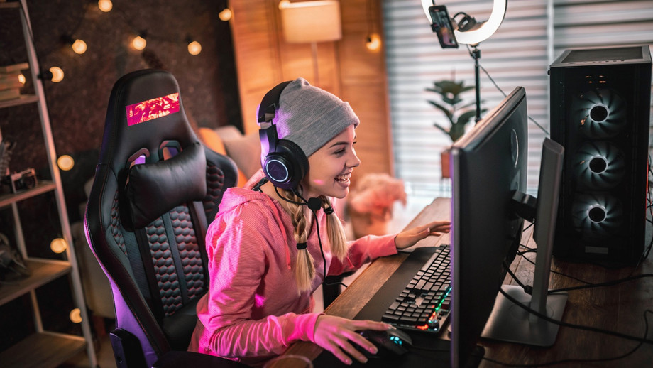 girlplaysvideogameonlineandstreamingathomejpg_s1024x1024wisk20cu0bsywh7bpxzkdp7tdgmqrzqek8spbzxwdbphqxqiva.jpg
