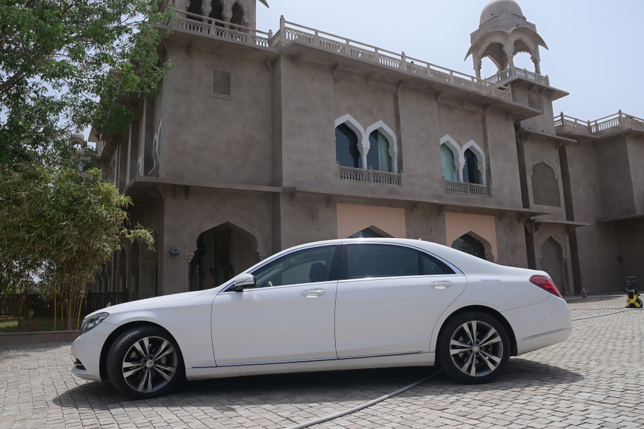 luxurycarshirejaipur.JPG