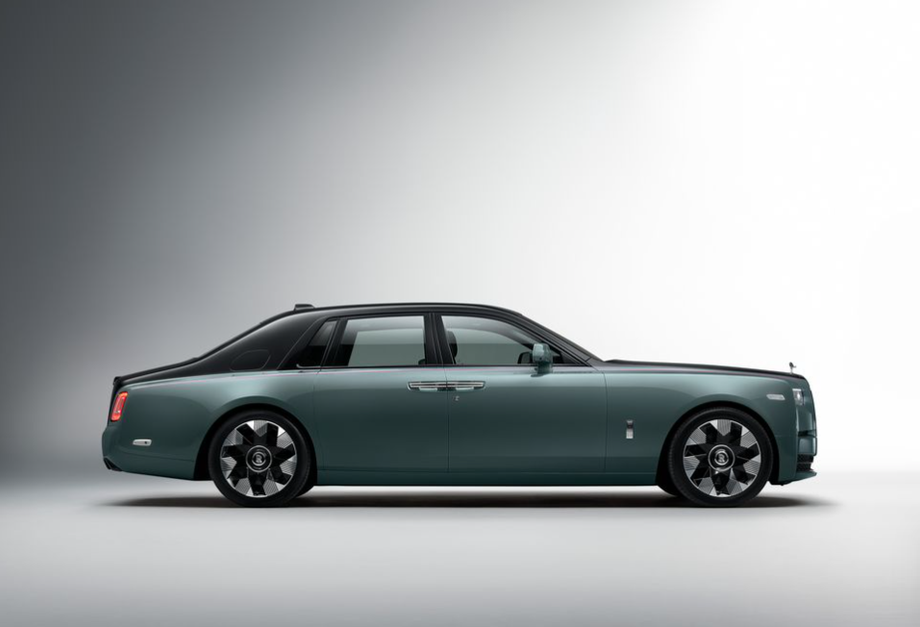 2024rollsroycephantomdesign.png