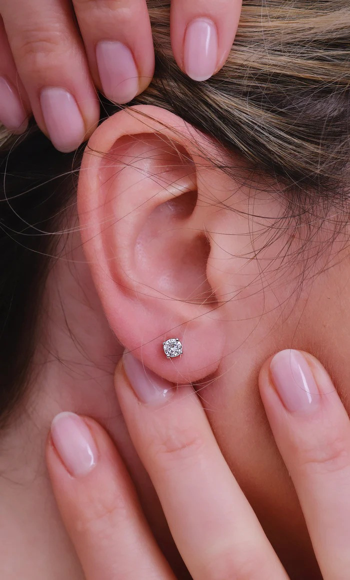 diamondstudearringsforwomen.jpeg