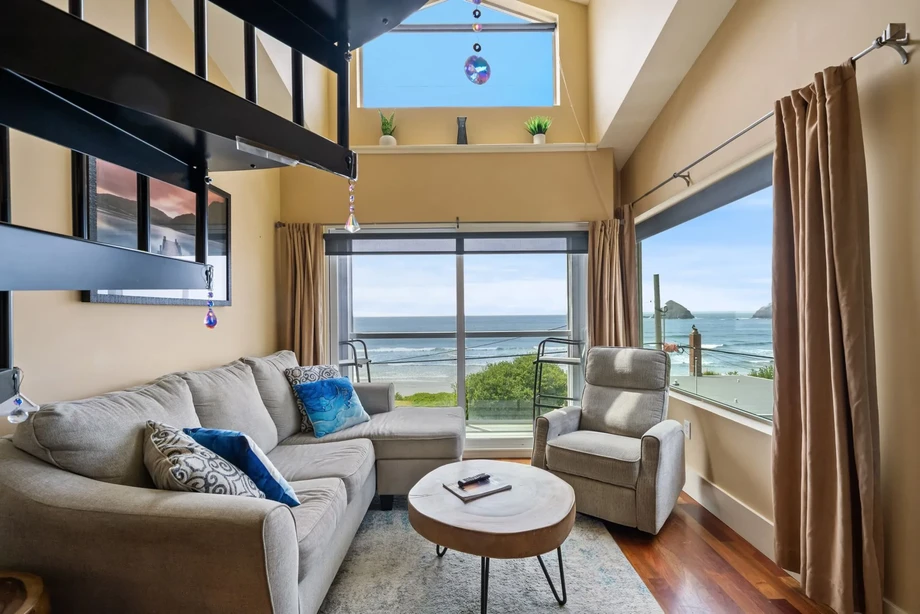 suitelivingroom.webp