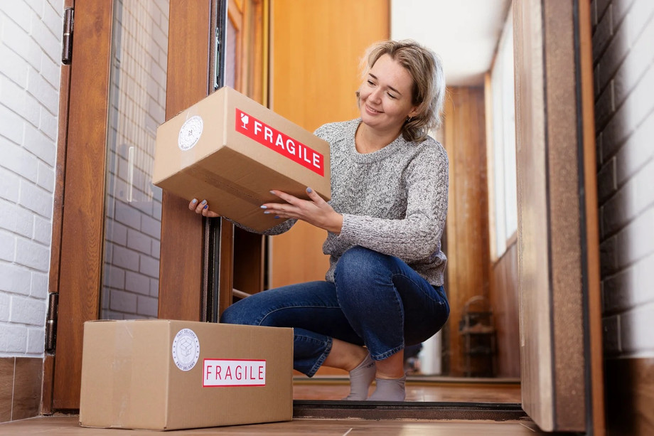imageye____imgi_18_parceldeliveryboxforhome.jpeg