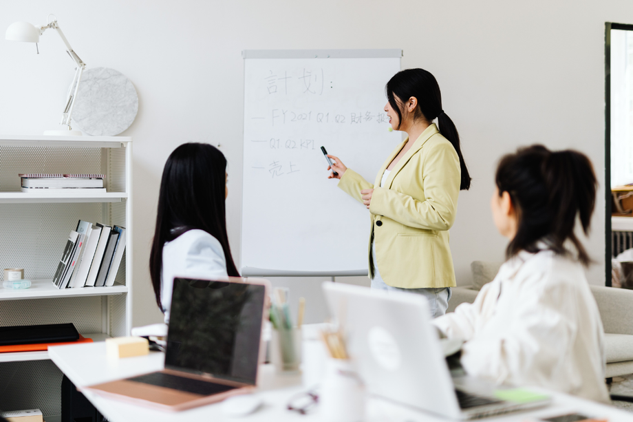managementandleadershiptrainingclasses2.png