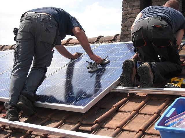 bestrooftopsolarpanelsindiaguide.jpg