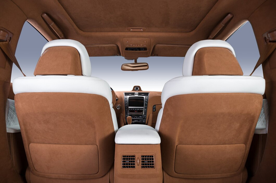 luxurycarinteriorbrownwhitecolors_18162431196.jpg