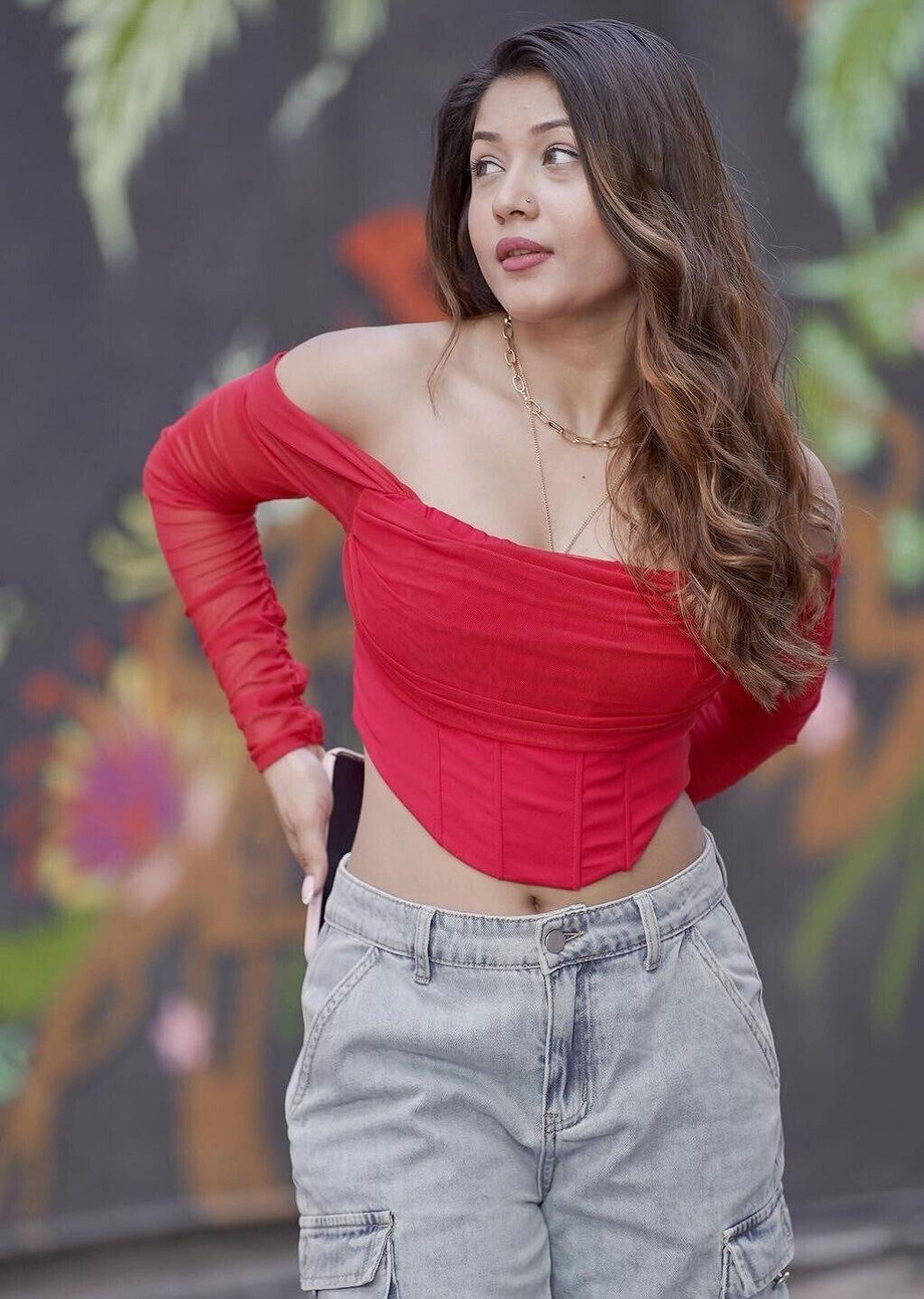 imgi_201_seductiveescortinudaipur.jpg